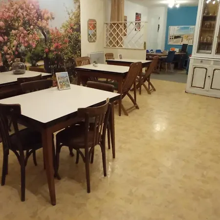 Hotel De Paris - *