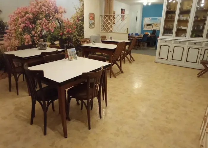 Szálloda De Paris - *