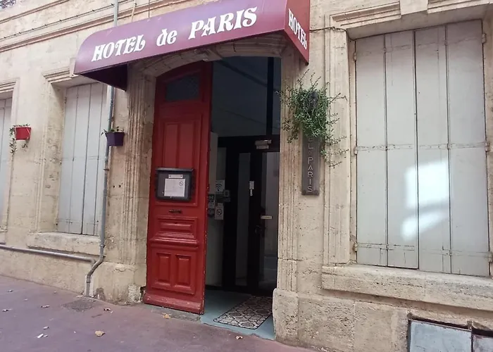 De Paris - *